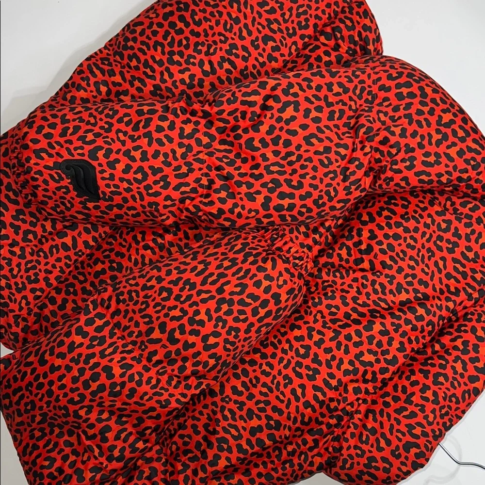 Like New - Fabletics Wander Cropped Puffer Jacket - Picture 7 of 10